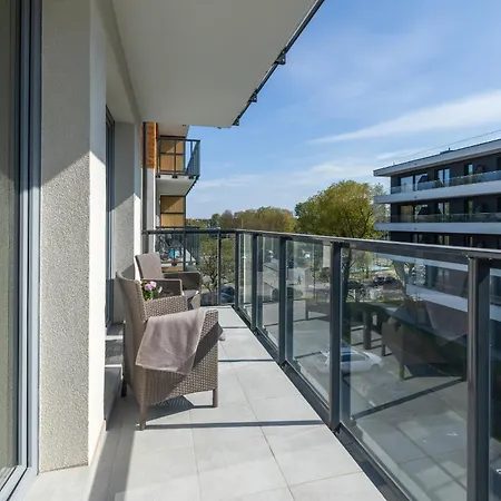 Gustowny Z Parkingiem I Balkonem W Kolobrzegu By Renters * Колобжег