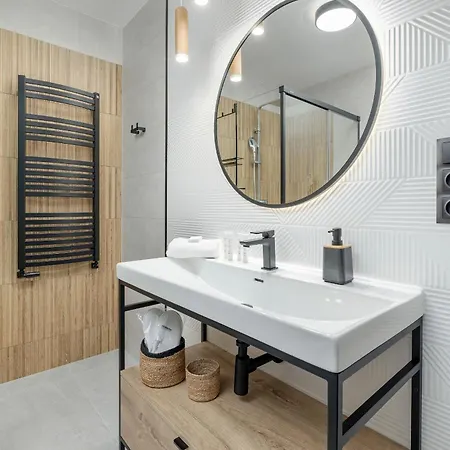 Gustowny Z Parkingiem I Balkonem W Kolobrzegu By Renters