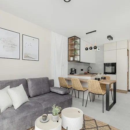 Gustowny Z Parkingiem I Balkonem W Kolobrzegu By Renters Апартаменты Колобжег