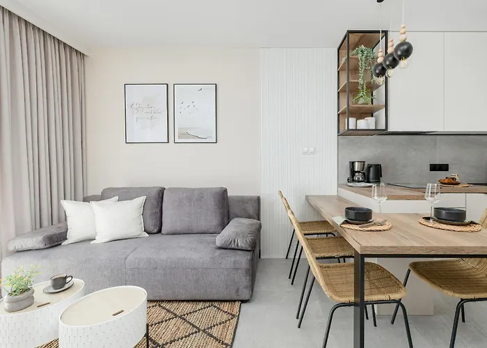 Apartament Gustowny Z Parkingiem I Balkonem W Kolobrzegu By Renters *